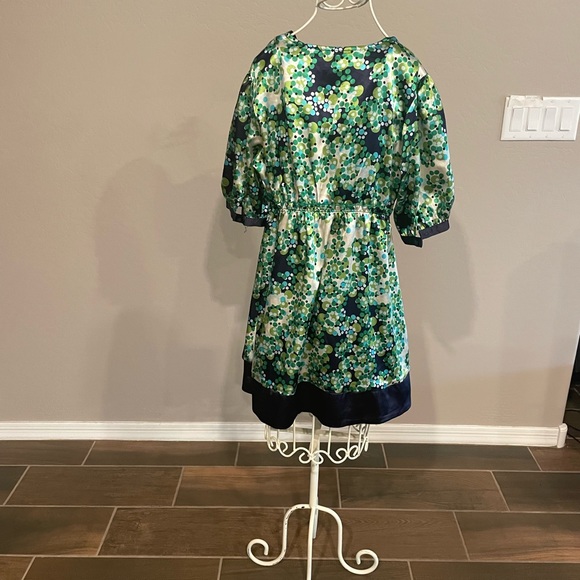 This blouse is cute with leggings. - Picture 4 of 4